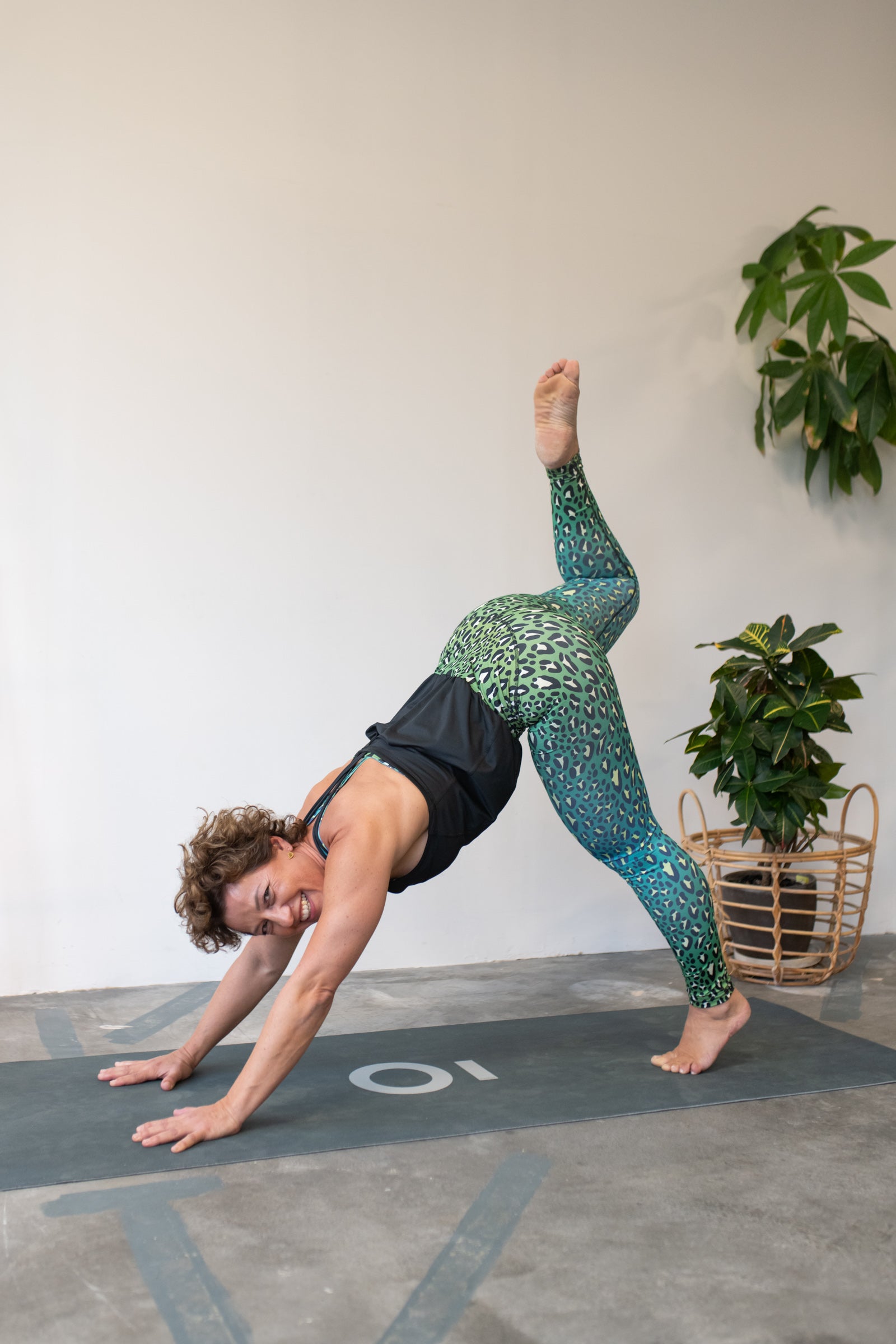 Jumpsuit Motion Safari Green mit Schwarz